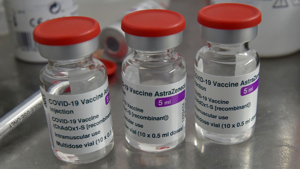 Dánsko a Norsko pozastavily očkování AstraZenekou, jeden člověk umřel a několik jich mělo krevní sraženiny
